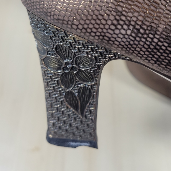 Proxy Vintage Bronze Heels Womens Size 12 N Made In Spain - Picture 11 of 11